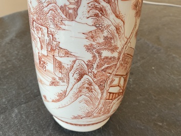 Un vase de forme rouleau en porcelaine de Chine &agrave; d&eacute;cor d'un paysage en rouge de fer, Kangxi